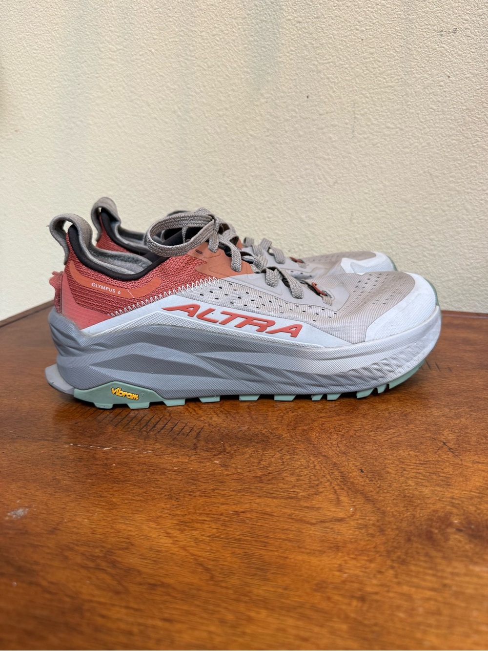 Altra Olympus 6 Men's Size 9.5